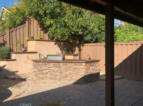 16705 Minter Ct, Santa Clarita CA  91387-3275 exterior