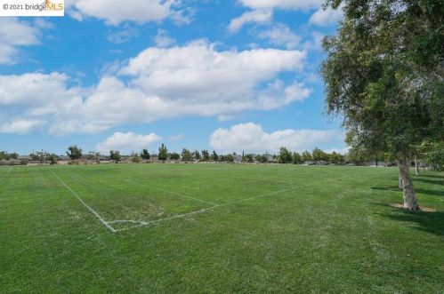 3889 Oak Grove Ct, Oakley CA  94561-4218 exterior