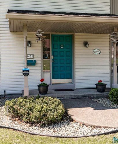 4422 Peabody Ln, Duluth, MN 55804-1412