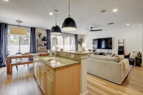 1632 Classical Blvd, Delray Beach FL  33445-1200 exterior