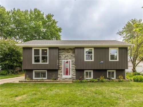 9475 Woodmayr Dr, Norwalk, IA 50211-1754