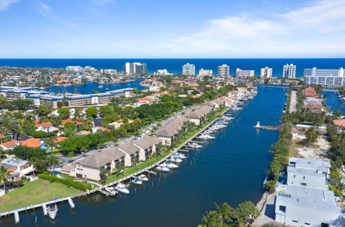 210 Captains Walk, Delray Beach FL  33483-8038 exterior