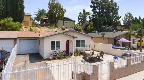 288 Lustrosos St, Oceanside CA  92057-5237 exterior