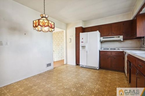 51 Jackson Ct, Perth Amboy NJ  08863-1304 exterior