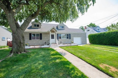 1021 Fulton Ave, North Lindenhurst, NY 11757-2122