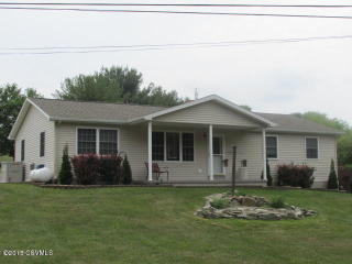 6 Wolf Manor Dr, Berwick, PA 18603-5120