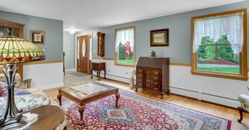 15 Danbury Cir, Amherst NH  03031-2016 exterior