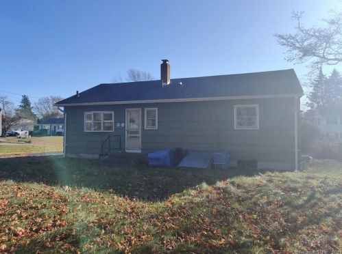 29 County Fair Rd, Norwich, CT 06360-7003