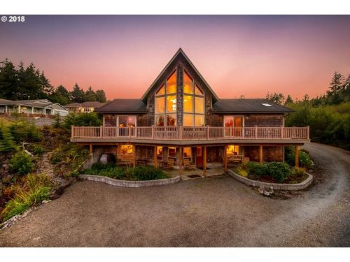 550 Lakeview Dr, Ilwaco, WA 98624-9130