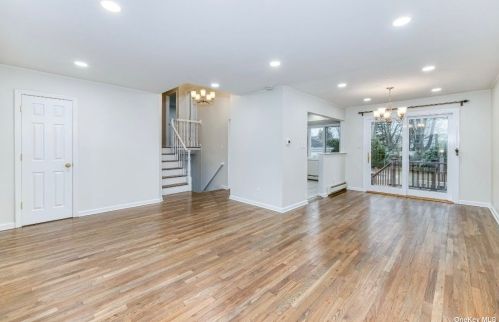 4 Flint Ln, Muttontown NY  11753-2611 exterior