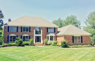 27 Weaver Dr, Martinsville, NJ 08836-2318
