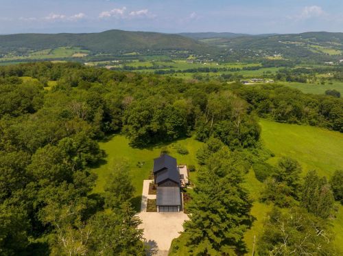 511 Breezy Hl Rd, Hillsdale NY  12529-5056 exterior