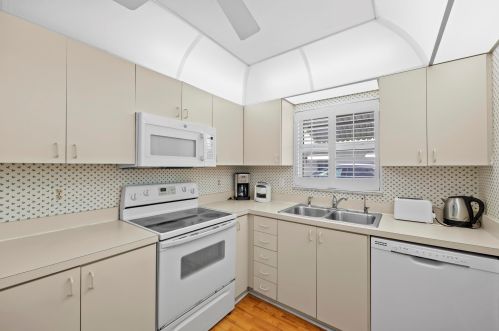 809 Meadowlark Ln, Delray Beach FL  33445-1853 exterior