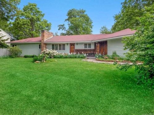 69 Crum Elbow Rd, Hyde Park, NY 12538-2807