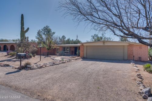 8820 Hawk Pl, Tucson, AZ 85749-9659