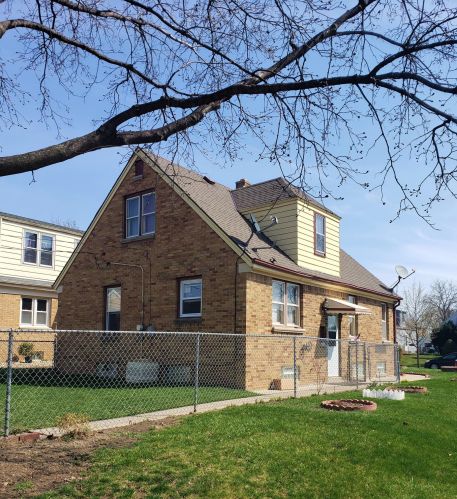 3581 17th St, Milwaukee WI  53221-1649 exterior