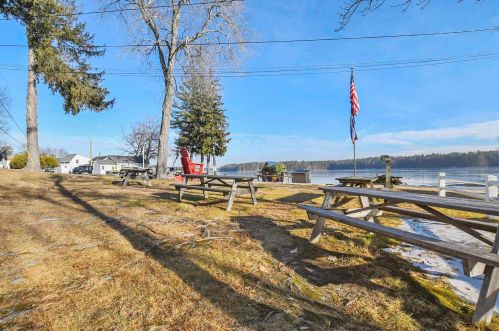 214 Chases Grove Rd, Derry NH  03038-5836 exterior