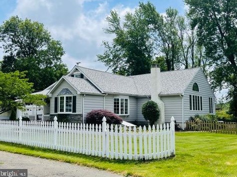 1701 Adams St, Riverton, NJ 08077-2602