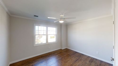 2386 Lindy Rd, Westbury NY  11590-6107 exterior