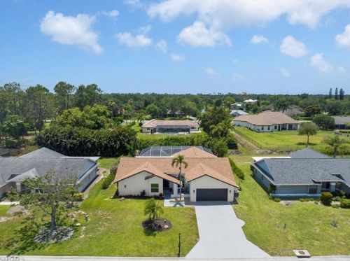 10461 Regent Cir, Naples FL  34109-1571 exterior