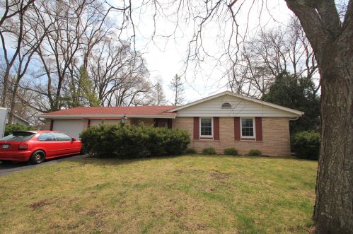 8960 Silver Brook Ln, Milwaukee, WI 53223-2208