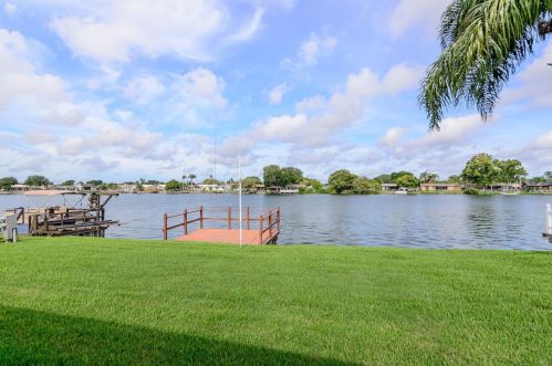 2031 Waterview Dr, Tarpon Springs, FL 34691-3640