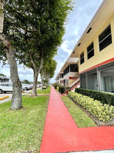 124 Stratford I, West Palm Beach FL  33417-6742 exterior