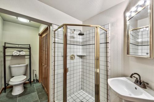 13289 Ski Slope Way, Truckee CA  96161-7082 exterior