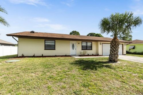 301 Ferris Dr, Fort Pierce, FL 34983-8668