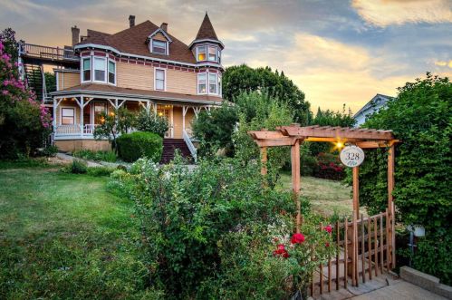 328 Church St, Grass Valley, CA 95945-6217