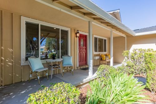 1069 Homestead Rd, Sunnyvale CA  94087-5028 exterior