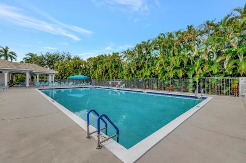 10549 Royal Caribbean Cir, Boynton Beach FL  33437-4285 exterior