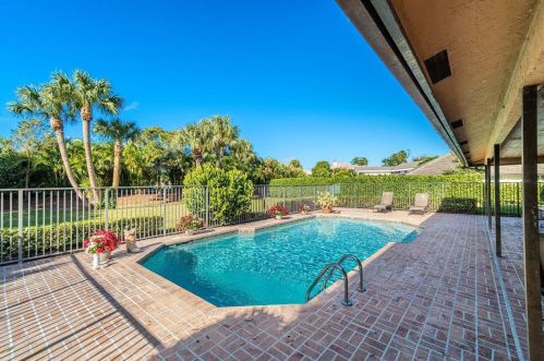 2325 Embassy Dr, West Palm Beach, FL 33401-1010