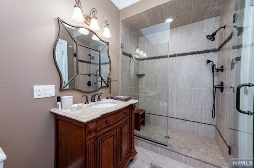 243 Glen Pl, Franklin Lakes NJ  07417-2707 exterior