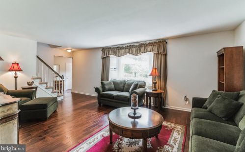 907 Quincy Dr, Yardley PA  19067-2902 exterior