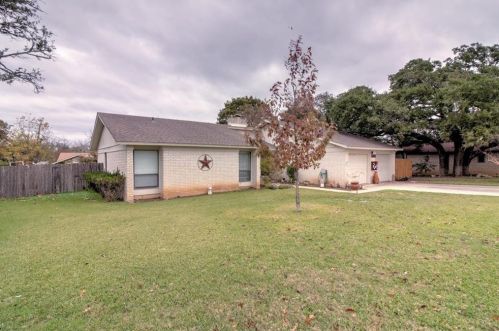 118 Live Oak Dr, Georgetown TX  78628-8322 exterior