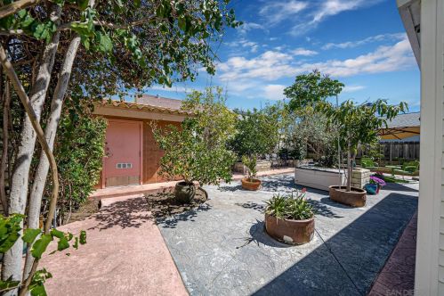 11225 Westonhill Dr, San Diego CA  92126-1447 exterior
