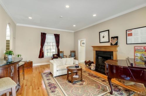 2 Winchester Dr, East Brunswick NJ  08816-3385 exterior