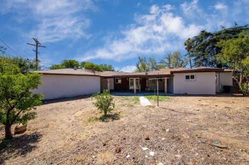 157 Sycamore Ave, Rialto CA  92376-5945 exterior