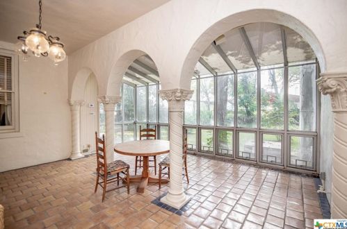 501 Vine St, Victoria TX exterior