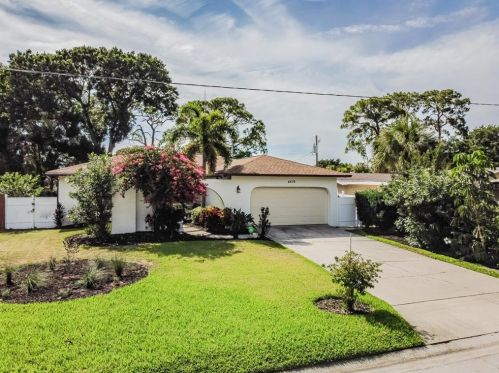 4426 Helena St, Saint Petersburg, FL 33703-4246