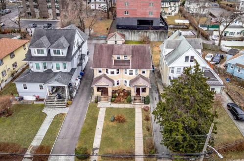 128 Sickles Ave, New Rochelle, NY 10801-3804
