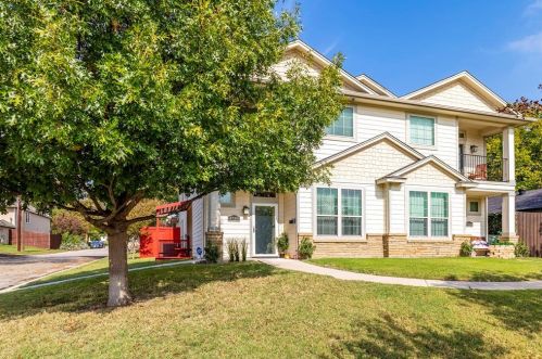 4738 Calmont Ave, Fort Worth, TX 76107-5424