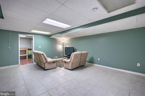 3 Fairfax Vlg, Harrisburg PA  17112-9557 exterior