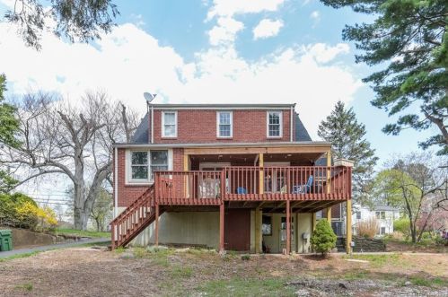 415 Ridge Rd, Middletown CT  06457-5230 exterior