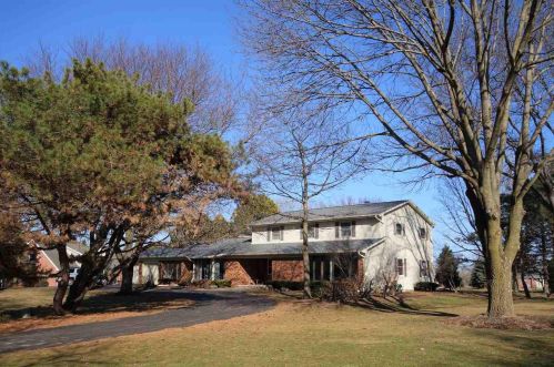 913 Golf Vu Dr, Fond Du Lac, WI 54935-6416