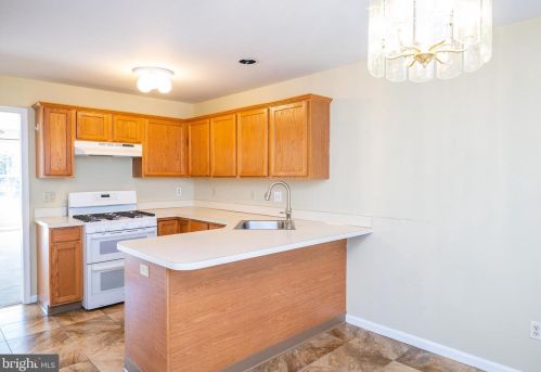 674 Walnut Tree Dr, Blandon, PA 19510-9423