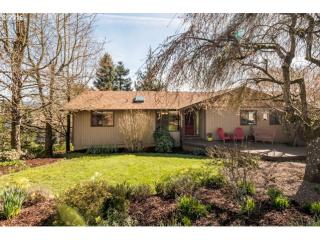 225 Brier Ave, Dundee, OR 97115-1007