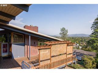 845 Willacade Ct, Springfield, OR 97477-3643