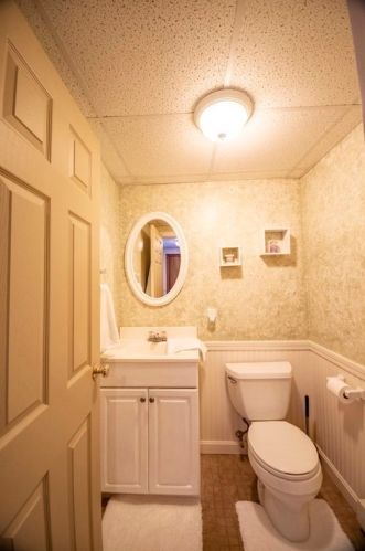 31 Jerome St, Berkley MA 02779-1121 exterior